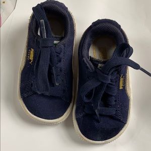 Puma girls classic sneakers. Size 40C.